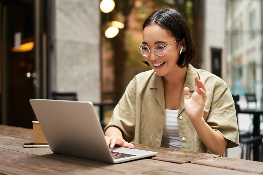 virtual assistant waving
